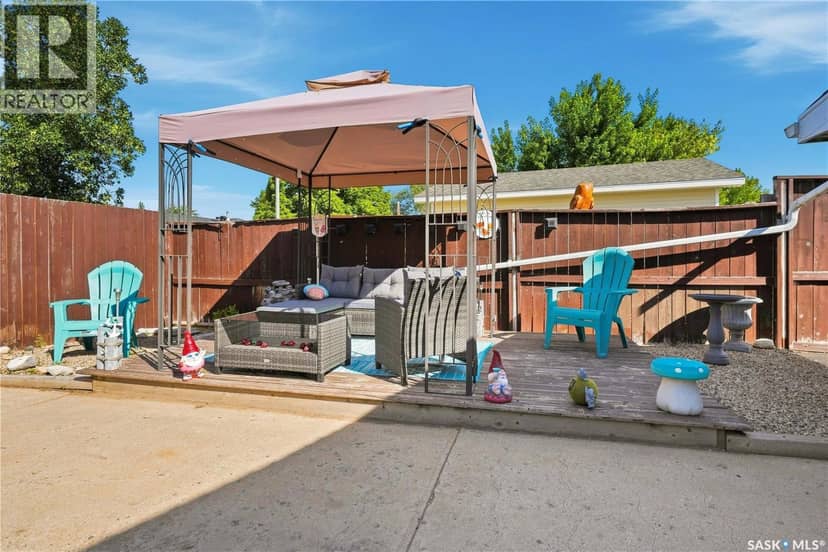 1312 King CRESCENT — photo 38 of 40