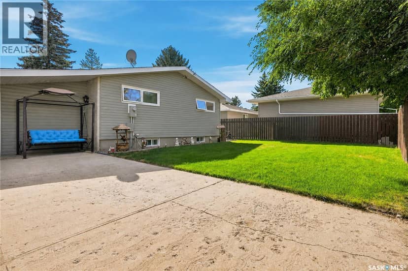 1312 King CRESCENT — photo 39 of 40