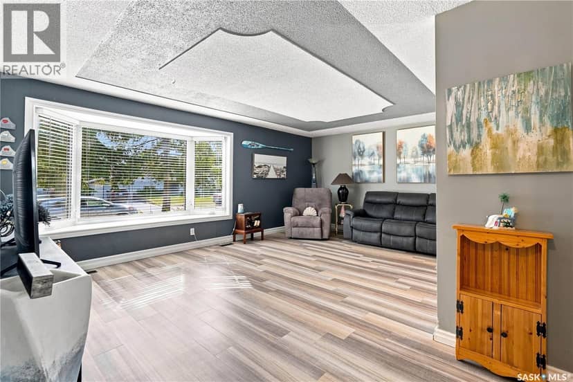 1312 King CRESCENT — photo 4 of 40