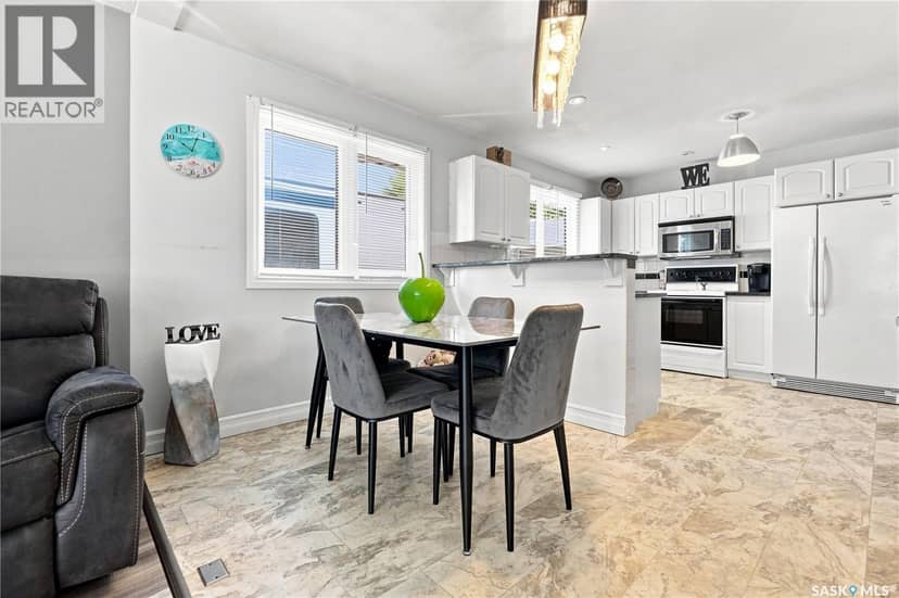 1312 King CRESCENT — photo 9 of 40
