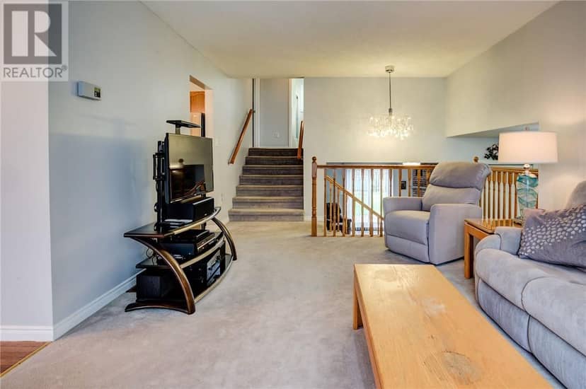 1858 Covewood Crescent — photo 4 of 24
