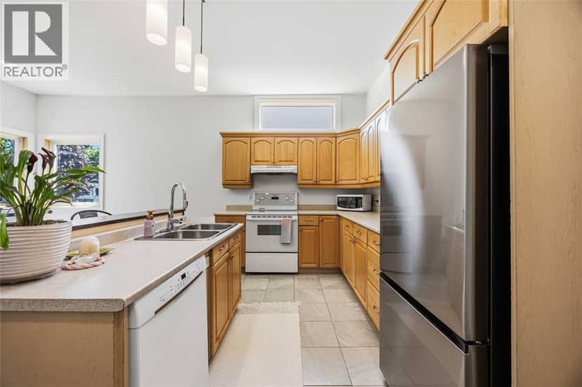 267 Nelson Street — photo 9 of 40