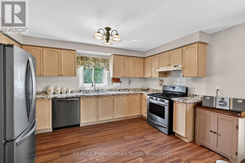 48 Fairway Crescent — photo 13 of 40