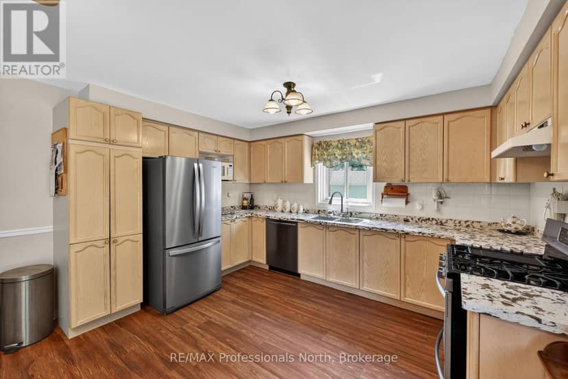 48 Fairway Crescent — photo 14 of 40