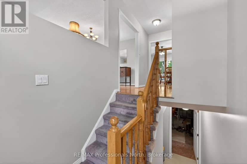 48 Fairway Crescent — photo 7 of 40