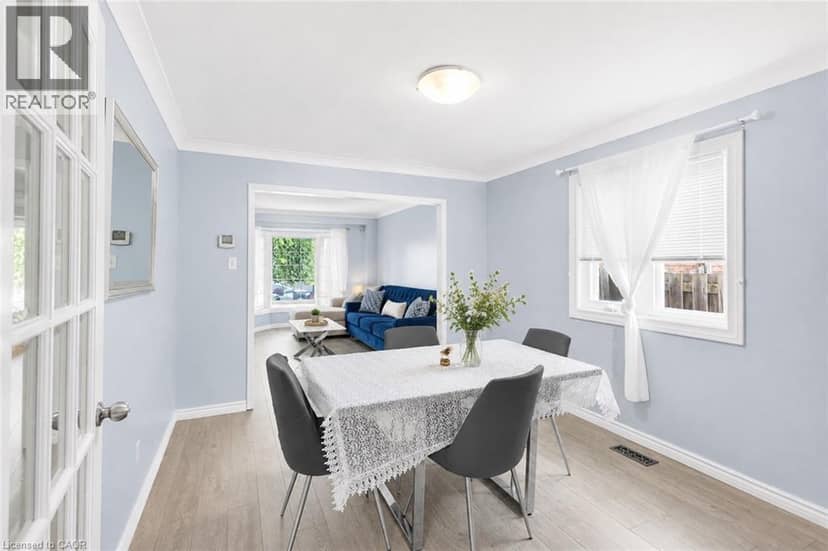 172 ALDERLEA Avenue — photo 12 of 40