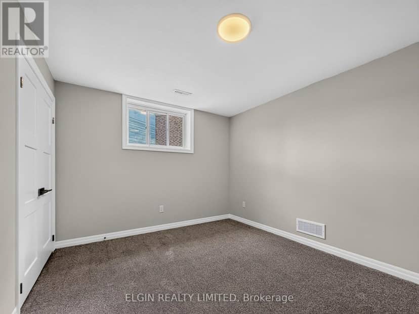 8 Thomas Court — photo 26 of 32