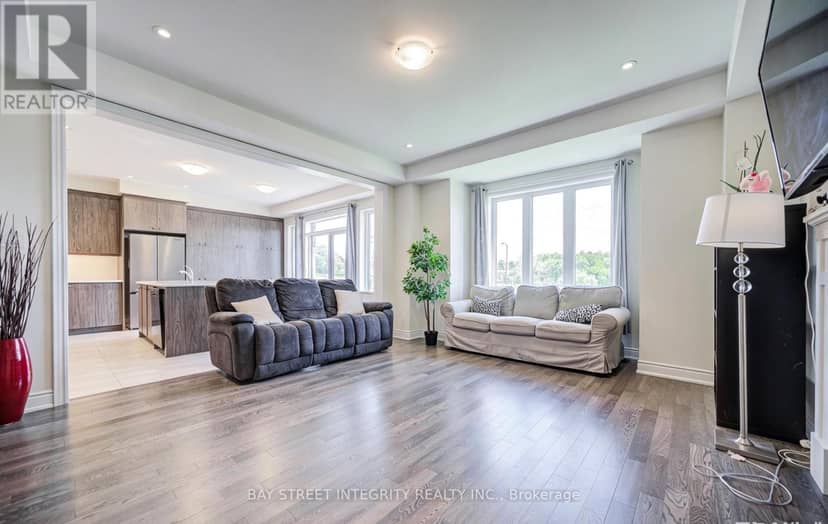 41 Kenneth Rogers Crescent — photo 6 of 40
