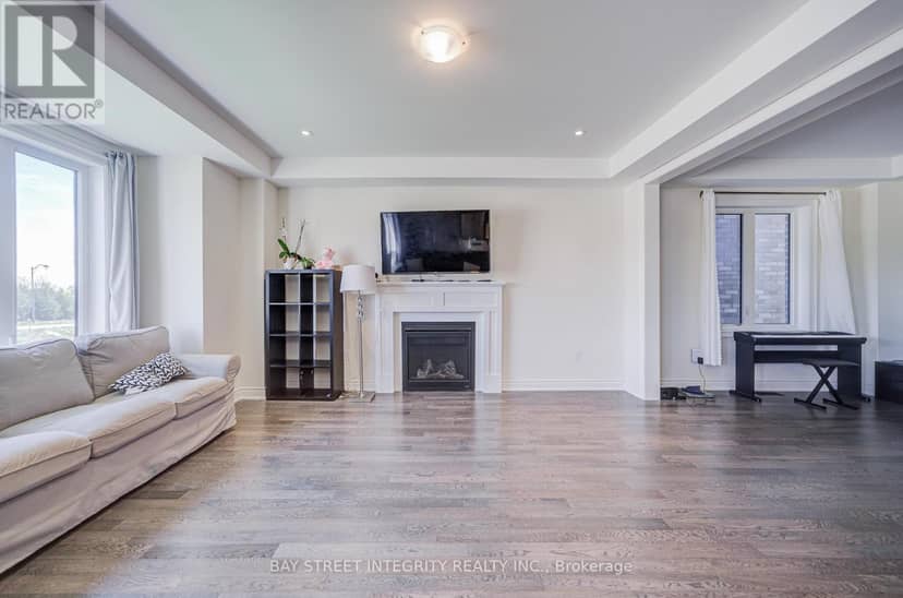 41 Kenneth Rogers Crescent — photo 7 of 40