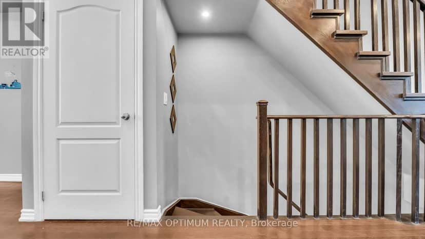 151 Cedar Lake Crescent — photo 12 of 40