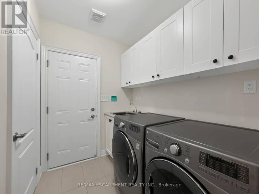 17 - 3353 Liptay Avenue — photo 21 of 40