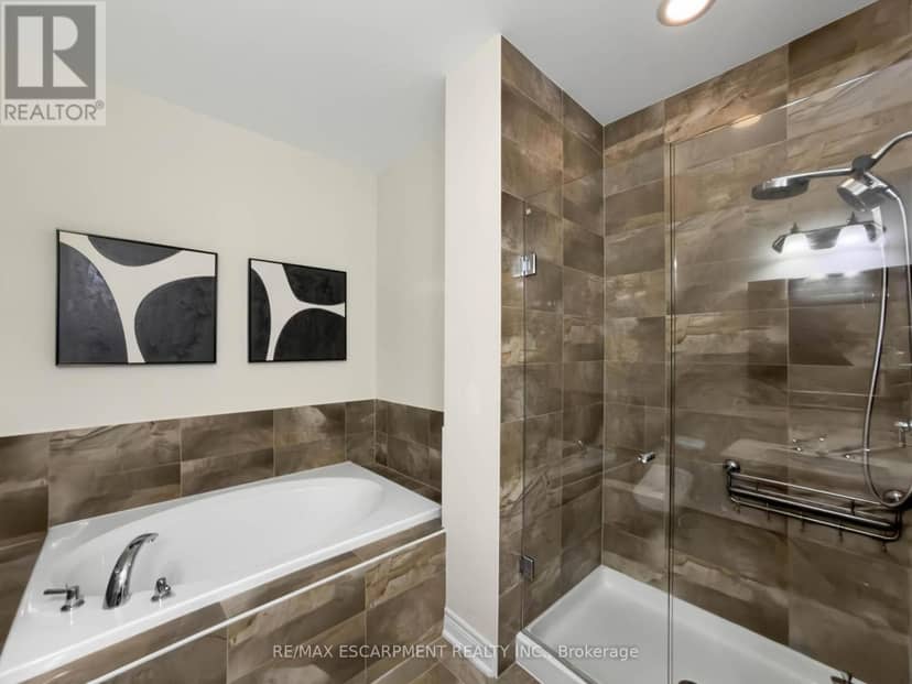 17 - 3353 Liptay Avenue — photo 14 of 40