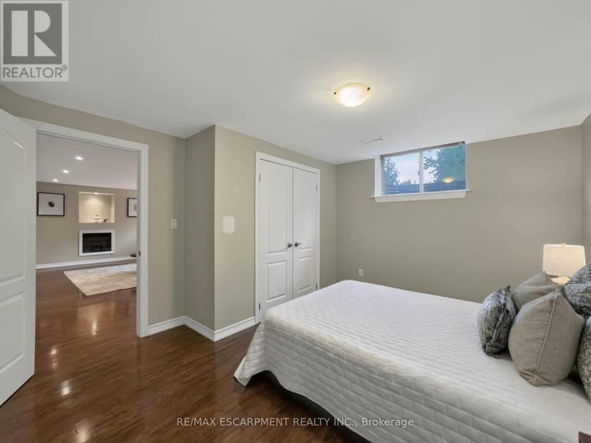 17 - 3353 Liptay Avenue — photo 32 of 40