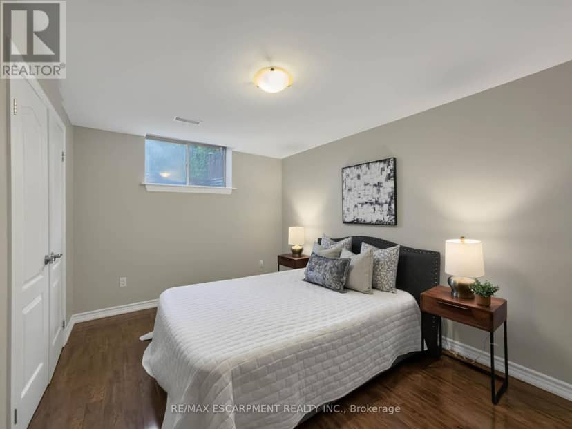 17 - 3353 Liptay Avenue — photo 33 of 40