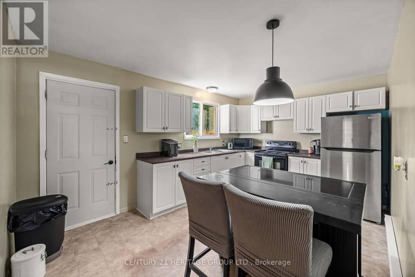173 Rosemund Crescent — photo 11 of 25