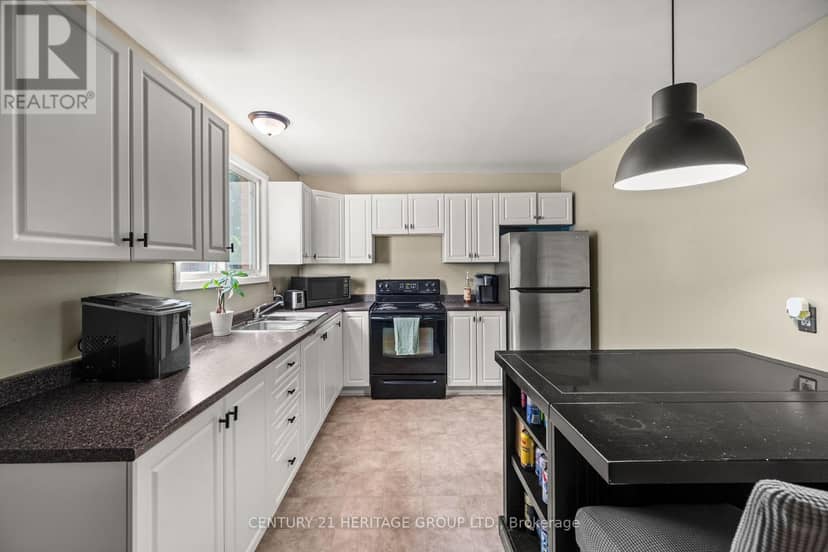 173 Rosemund Crescent — photo 12 of 25