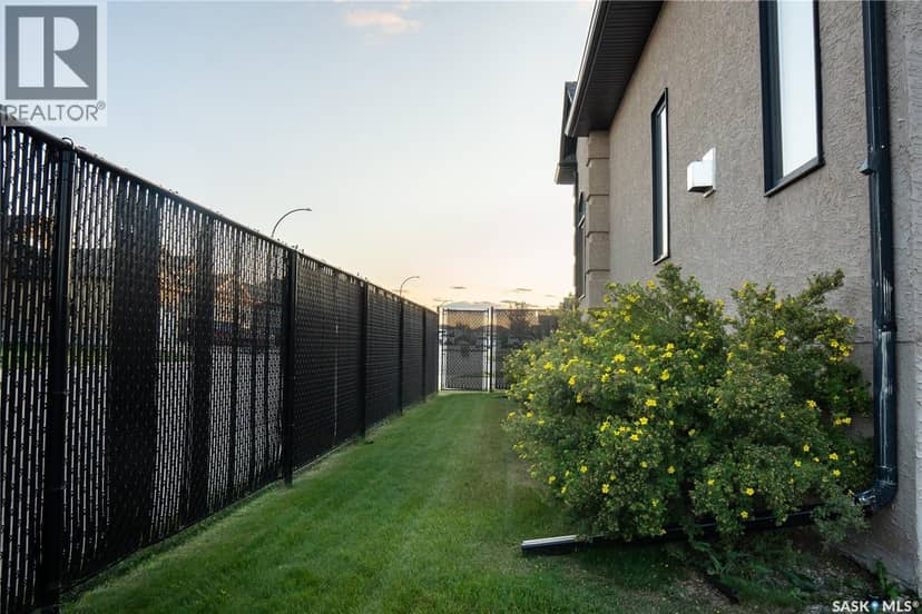 62 Glen Howard WAY — photo 11 of 40