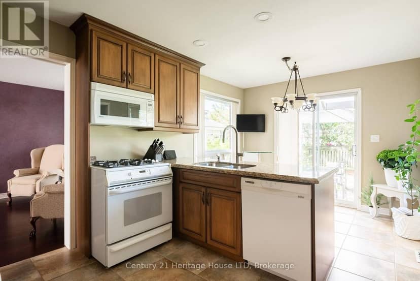 52 Farris Avenue — photo 9 of 40
