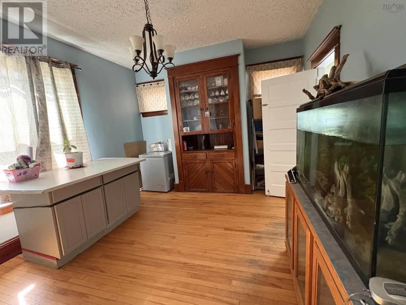 11 Victoria Avenue — photo 10 of 29