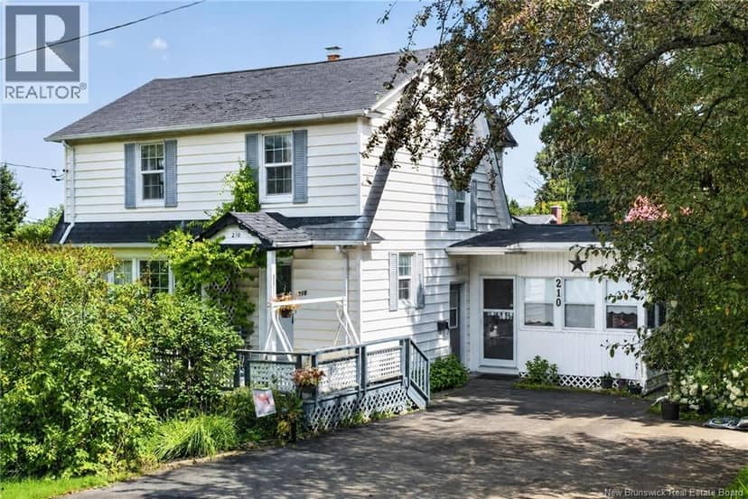 210 Blythwood Avenue — photo 1 of 40