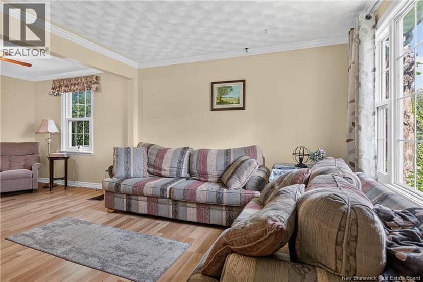 210 Blythwood Avenue — photo 10 of 40