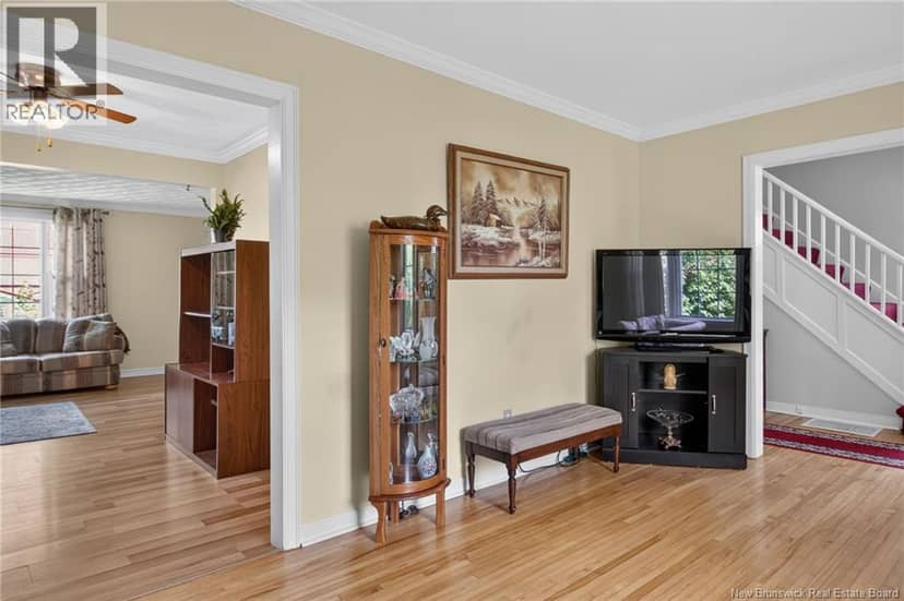 210 Blythwood Avenue — photo 11 of 40