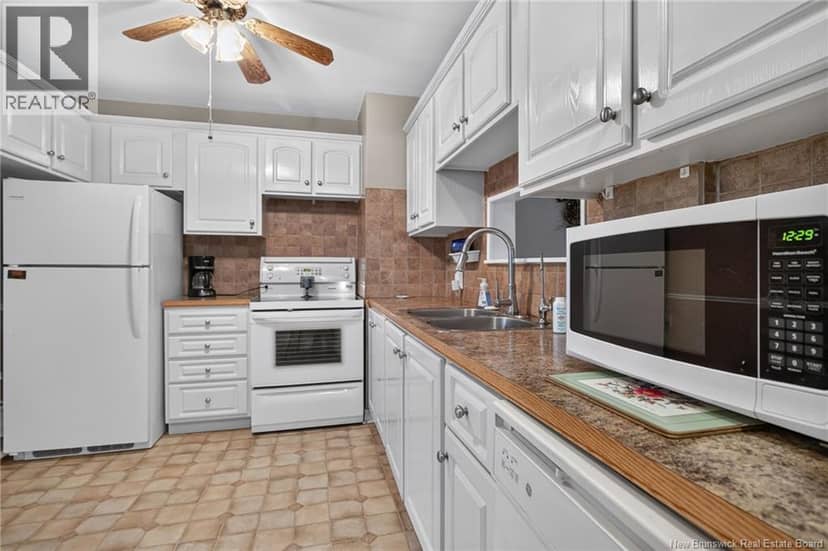 210 Blythwood Avenue — photo 2 of 40