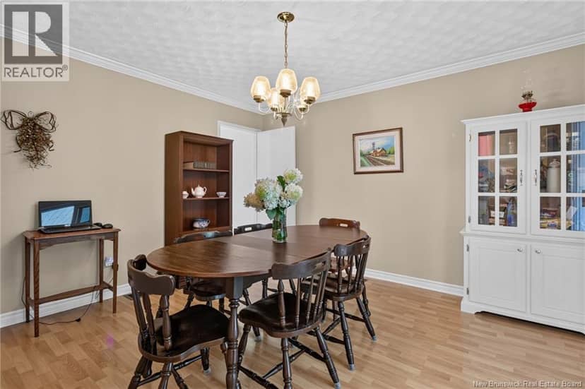 210 Blythwood Avenue — photo 4 of 40