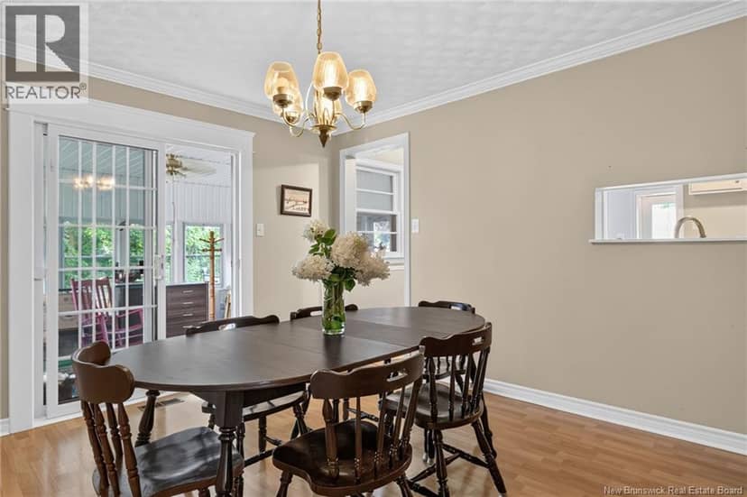 210 Blythwood Avenue — photo 5 of 40