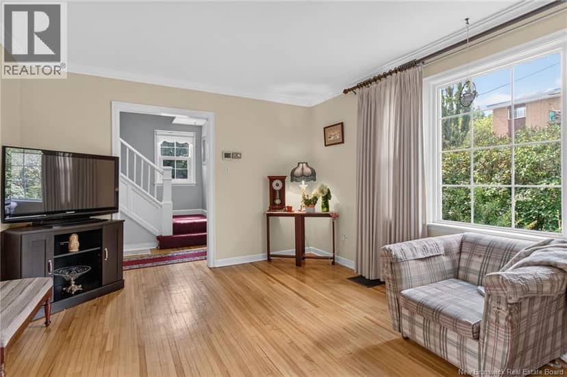 210 Blythwood Avenue — photo 7 of 40