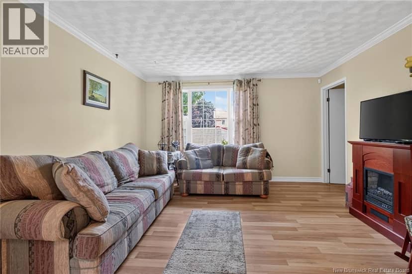 210 Blythwood Avenue — photo 9 of 40