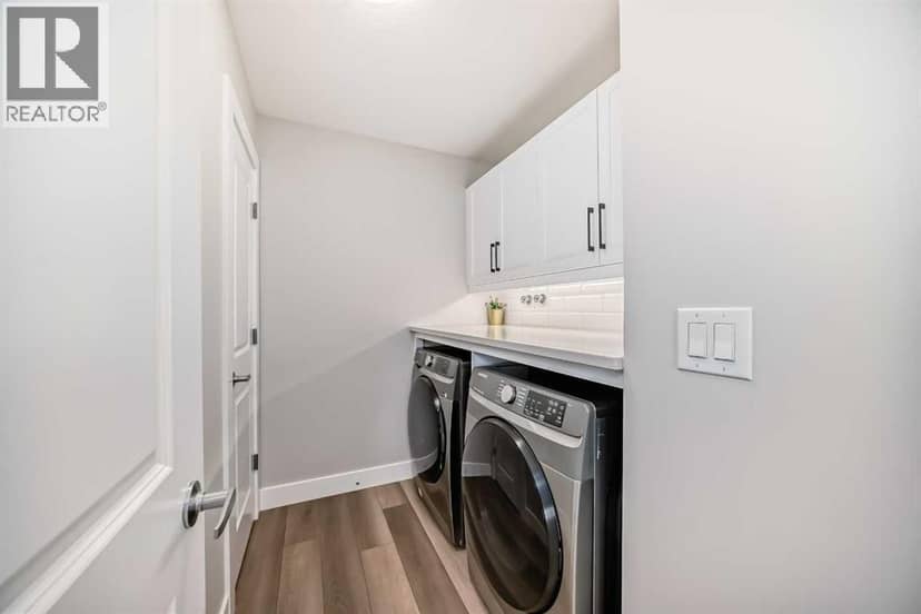 8 Yorkville Link SW — photo 17 of 22
