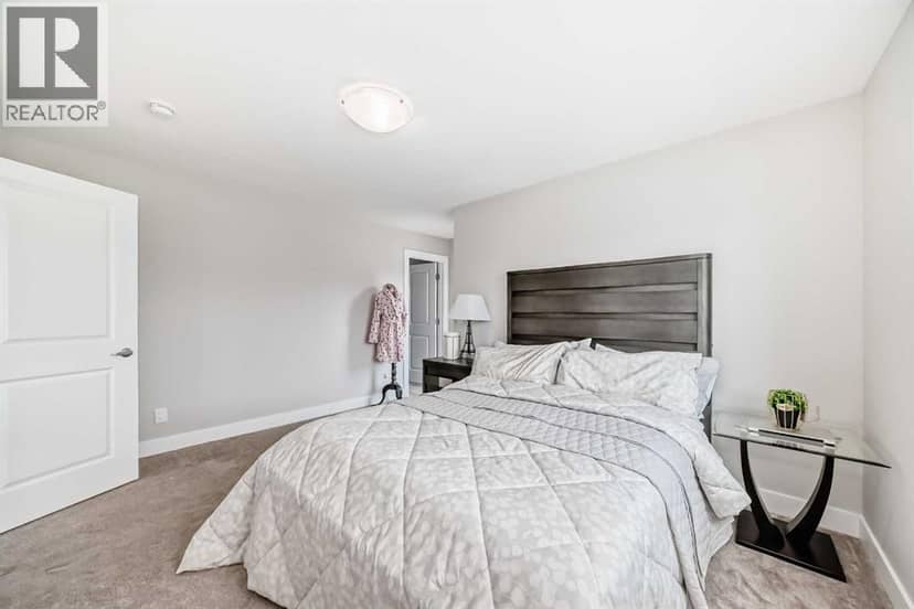 8 Yorkville Link SW — photo 9 of 22