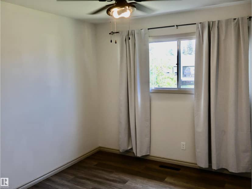 4306 - 55 Ave — photo 32 of 40