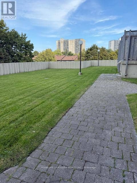 1811 - 15 Torrance Road — photo 4 of 40