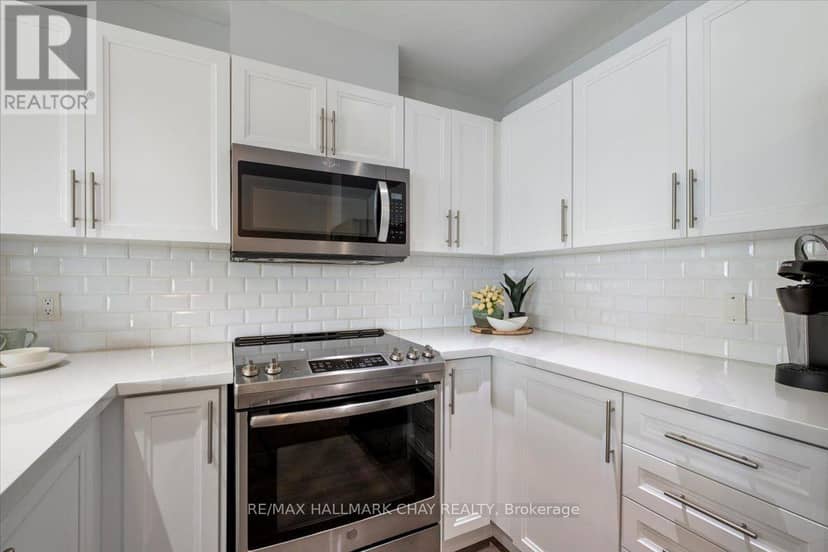 605 - 2 Toronto Street — photo 12 of 40