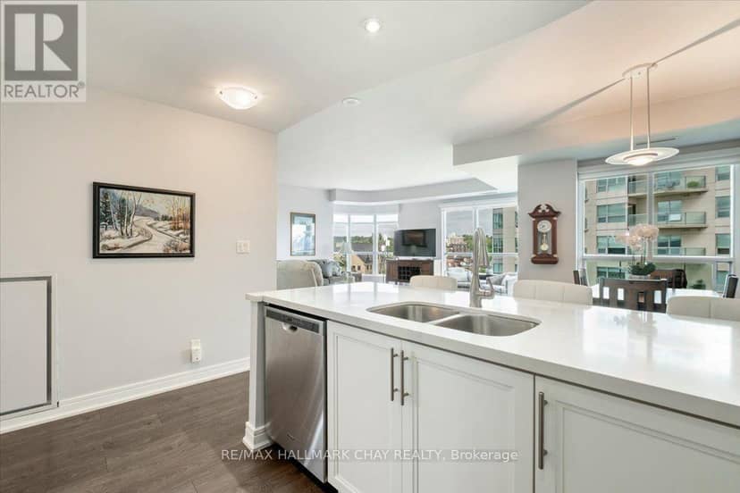 605 - 2 Toronto Street — photo 13 of 40