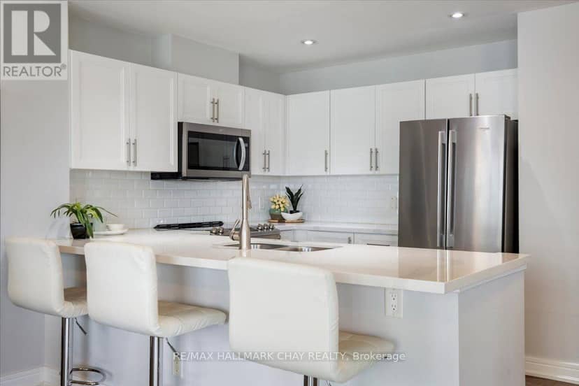 605 - 2 Toronto Street — photo 9 of 40
