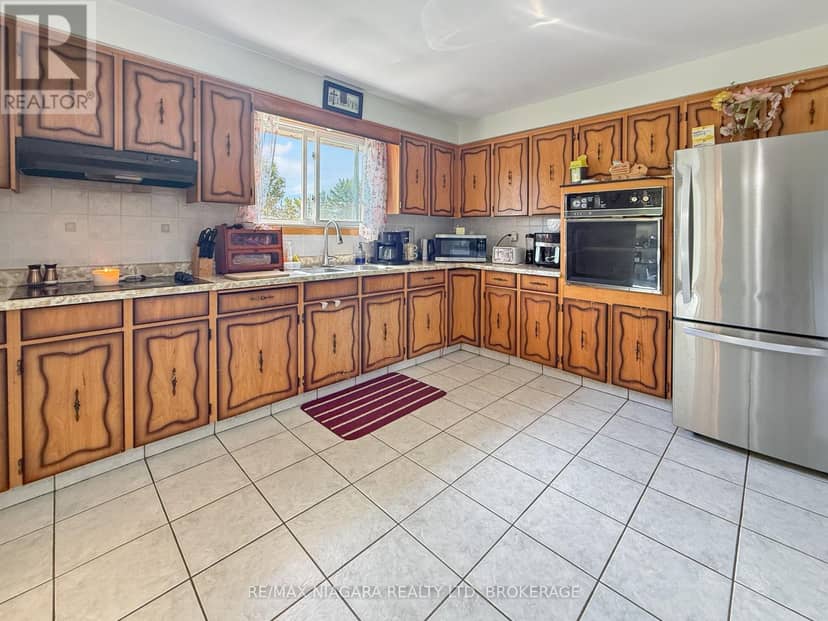 318 Albany Street — photo 7 of 32