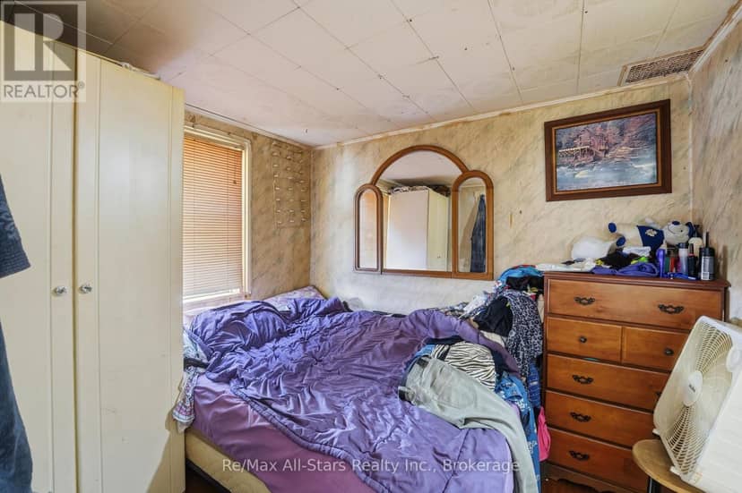 106 Bond Street E — photo 10 of 40