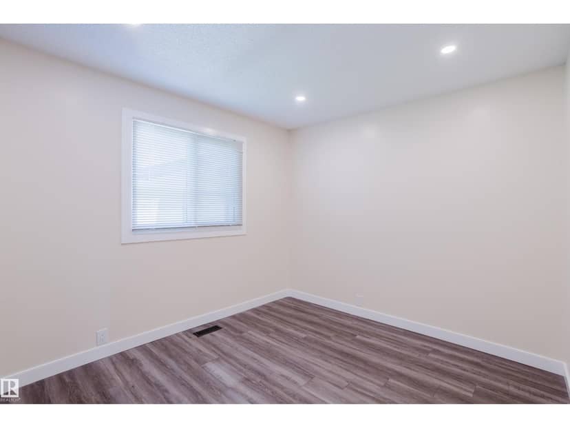 36 Harrow Circle Ci NW — photo 15 of 40