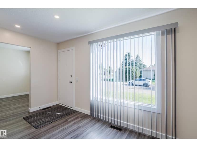 36 Harrow Circle Ci NW, Edmonton, photo 2