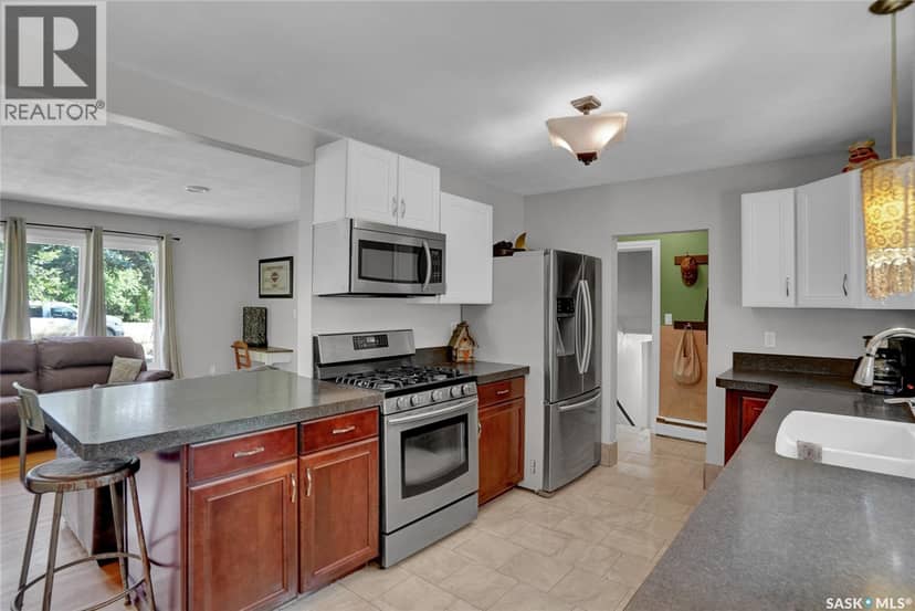 520 3rd AVENUE E — photo 17 of 40