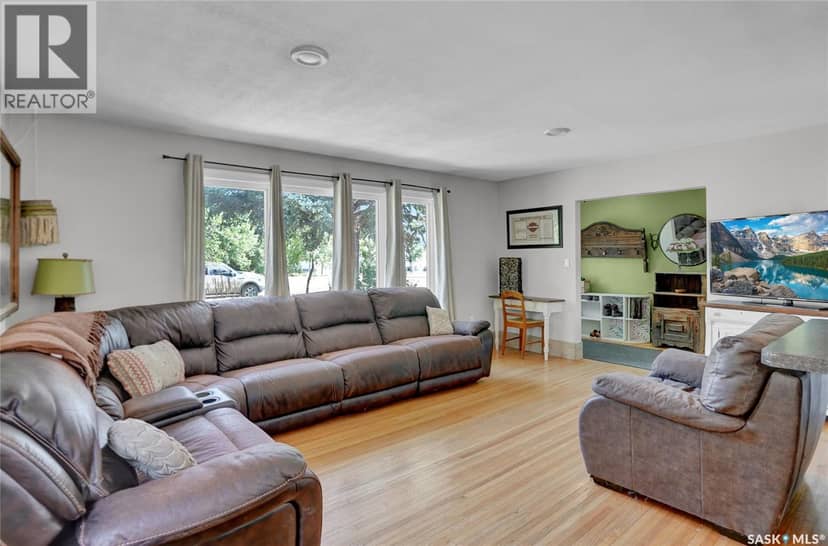 520 3rd AVENUE E — photo 9 of 40