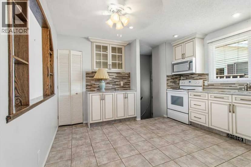 40 Neal Close, Red Deer, photo 3