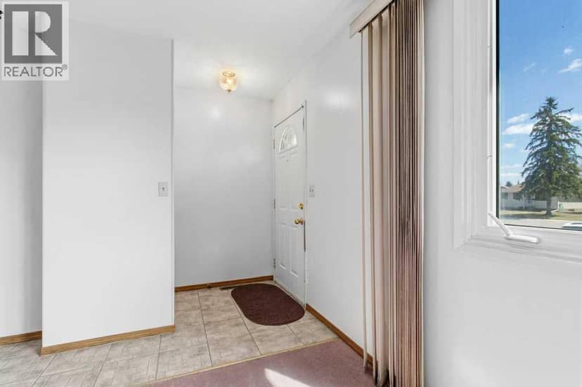 40 Neal Close, Red Deer, photo 6