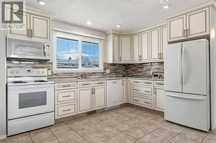 40 Neal Close, Red Deer, photo 4