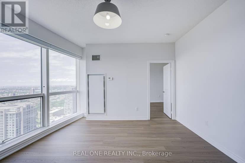 5814 - 386 Yonge Street — photo 17 of 40
