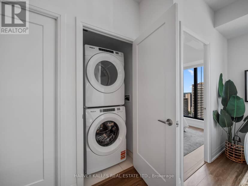 3609 - 20 Soudan Avenue — photo 27 of 28