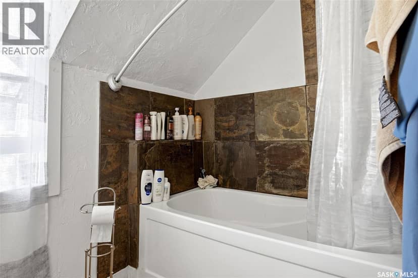 2071 Argyle STREET — photo 21 of 40